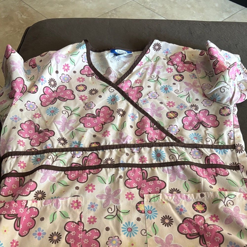 Colorful Patterned Scrub Tops - Picture 7 of 10